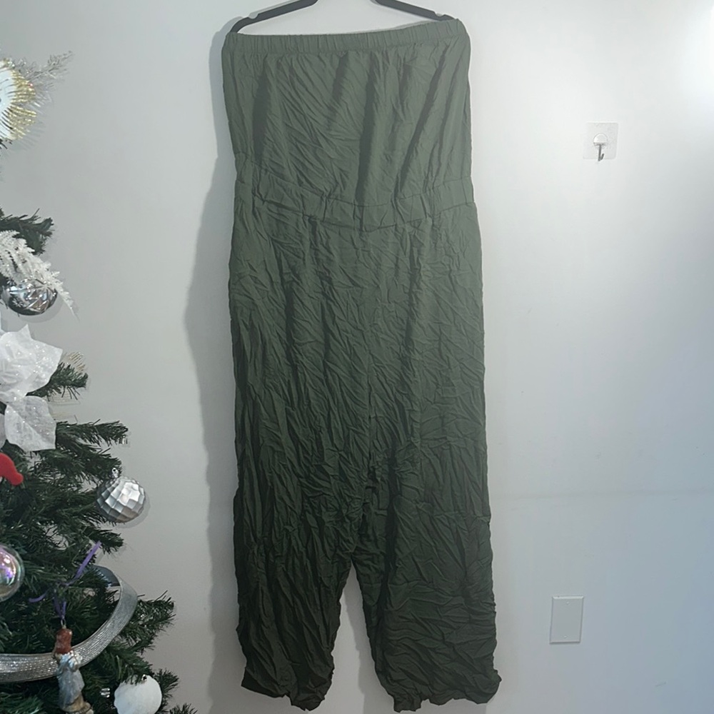Forest green romper from Forever 21- must check it out! 🐍🌲